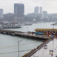 Дождь в Халонге :: Валерий Готлиб