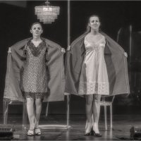 Актрисы Виктория Зайцева и Анастасия Подосинникова. :: Александр Максимов