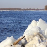 А он такой холодный... :: Евгений Корьевщиков А он такой холодный... :: Евгений Корьевщиков