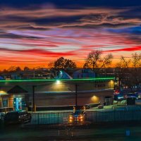 Как-то вечером у магазина... Такие у нас чудные закаты :: Николай Бабухин