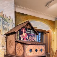 Передвижной лоток торговца пирожками. :: Ольга 