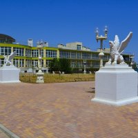 Керчь. Скульптурная композиция "Грифоны". :: Пётр Чернега