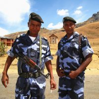 Доблестные и героические полицейские Мадагаскара. :: unix (Илья Утропов)