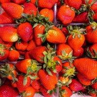 Клубничка из Греции :: Валерий Иванович