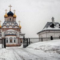 Храм иконы Божией Матери "Неувядаемый Цвет" в посёлке Рублёво Москва :: Юрий Яньков