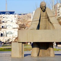 Памятник Александру Таманяну - Ереван, Армения :: Олег Памятник Александру Таманяну - Ереван, Армения :: Олег