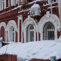 Фасад старинного дома :: Александр Синдерёв