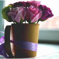 Цветы в подъезде. :: Михаил К