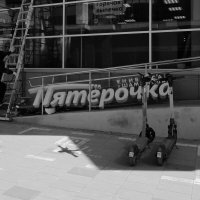 У магазина :: Сергей Матвеенко