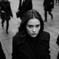 Девушка в толпе :: ura Зелев