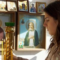 В Часовне Петра и Февронии Муромских :: Галина Нестратова