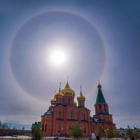 Великолепное большое радужное гало в Ухте 16 апреля. :: Николай Зиновьев