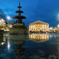 Ухта. Архитектура старого города в отражении. Храм Стефана Великопермского (бывший ЦДК Нефтяников) :: Николай Зиновьев