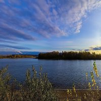 Облачный бриз над рекой :: Владимир Кириченко