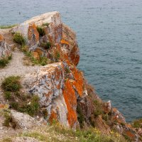 Скалистый берег озера Байкал :: Любовь Сахарова