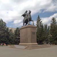 На улицах Уральска :: MILAV V