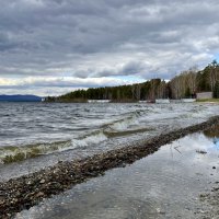 Пасмурный день на берегу. :: Сергей Адигамов