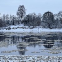 Западная Двина после снегопада. :: Татьяна 