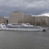Москва. Фрунзенская набережная :: Дмитрий Никитин