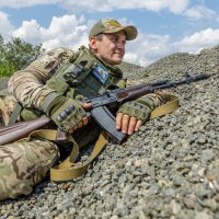 Наблюдаем за противником. :: Евгений Кель