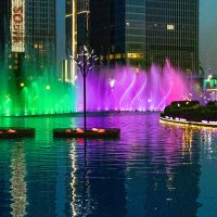 Вечер в Ташкенте. Фонтан в парке Tashkent City. :: Алексей Окунеев