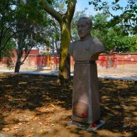 Феодосия. Памятник Николаю Ефремовичу Басистому. :: Пётр Чернега