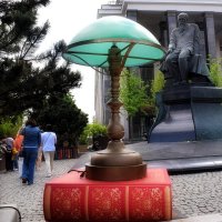 Необычный «сад» расцвел у Библиотеки имени Ленина. :: Татьяна Помогалова Необычный «сад» расцвел у Библиотеки имени Ленина. :: Татьяна Помогалова