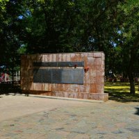 Феодосия. Памятник воинским частям и соединениям, освободившим город от фашистских захватчиков. :: Пётр Чернега Феодосия. Памятник воинским частям и соединениям, освободившим город от фашистских захватчиков. :: Пётр Чернега