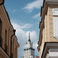Высотка на Красных воротах :: Евгений 