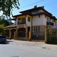 Феодосия. Гостиница «Reiss». :: Пётр Чернега Феодосия. Гостиница «Reiss». :: Пётр Чернега