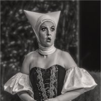 Актриса Мария Лысюк в роли Анарды (служанка Дианы). :: Александр Максимов Актриса Мария Лысюк в роли Анарды (служанка Дианы). :: Александр Максимов
