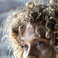 девушка с кудрями :: Анатолий Ш девушка с кудрями :: Анатолий Ш