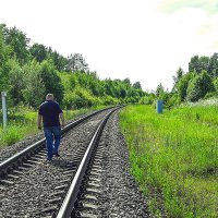 А я по шпалам, опять по шпалам... :: Сергей Сомихин А я по шпалам, опять по шпалам... :: Сергей Сомихин