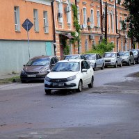 По улице :: Юрий Гайворонскiий По улице :: Юрий Гайворонскiий