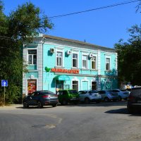 Феодосия. Дом по ул. Октябрьской 1. :: Пётр Чернега