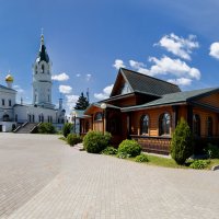 Церковь Троицы Живоначальной и дом причта :: Александр Синдерёв
