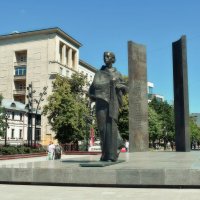 Памятник Надежде Константиновне Крупской на Сретенском бульваре. :: Татьяна Помогалова