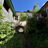 Во дворе. Углич. :: Любовь Во дворе. Углич. :: Любовь