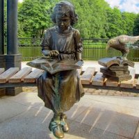 Девочка, читающая книгу :: Сергей Карачин Девочка, читающая книгу :: Сергей Карачин