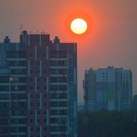 Знойный вечер в городе :: Татьяна Лютаева