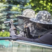 Зарубежные гостьи любуются медвежонком. :: Аркадий Лаптенко