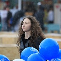 идущая под дождем :: Олег Лукьянов