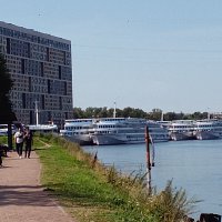 На пр. Обуховской Обороны у Невы. :: Светлана Калмыкова На пр. Обуховской Обороны у Невы. :: Светлана Калмыкова