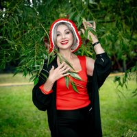 Юля в шапке мухомора :: Leo Alex Foto
