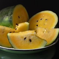 Очень сладкий он на вкус — Чудо-ягода — арбуз :: Валентина Богатко 