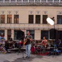 Музыканты задают ритм городу.