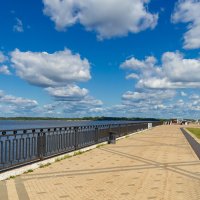 На Нижне-Волжской набережной