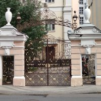 Ворота дома 37
