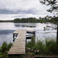 Скромная пристань среди дикой природы.