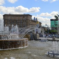 По Красному проспекту